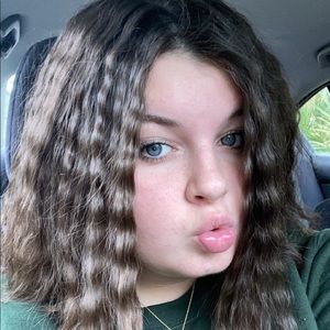 Meet your Posher, Olivia